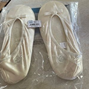 Isotoner ballet flats